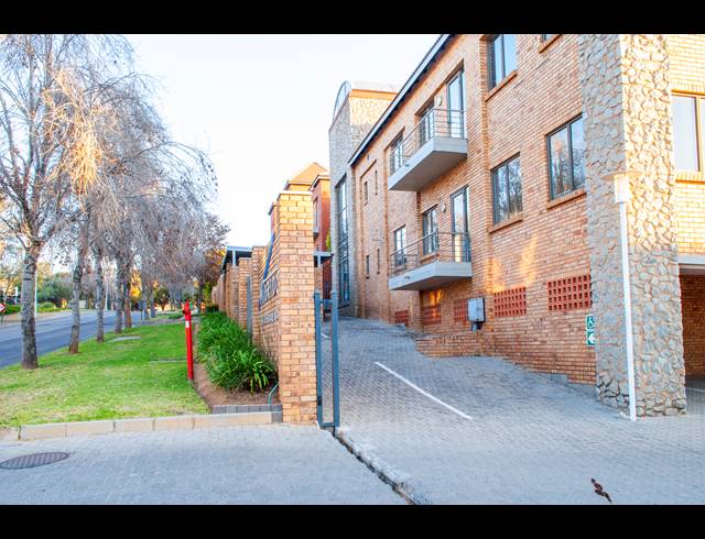 658M² OFFICE FOR SALE IN MIDRIDGE PARK